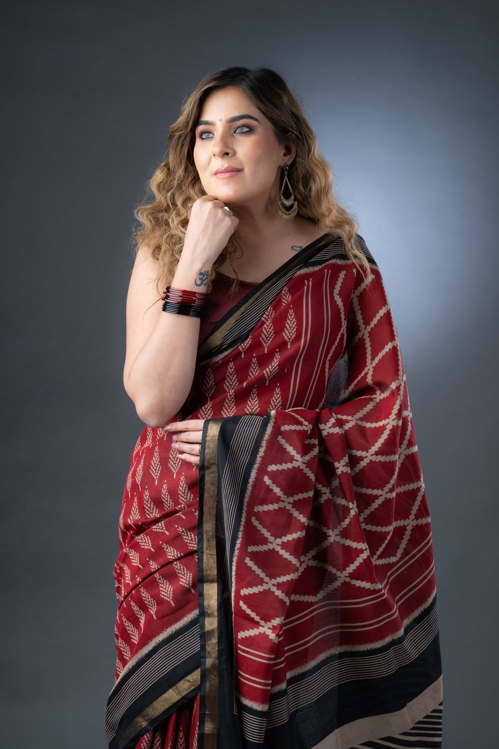 Cultural Essence Maroon and Black Maheshwari Silk Saree