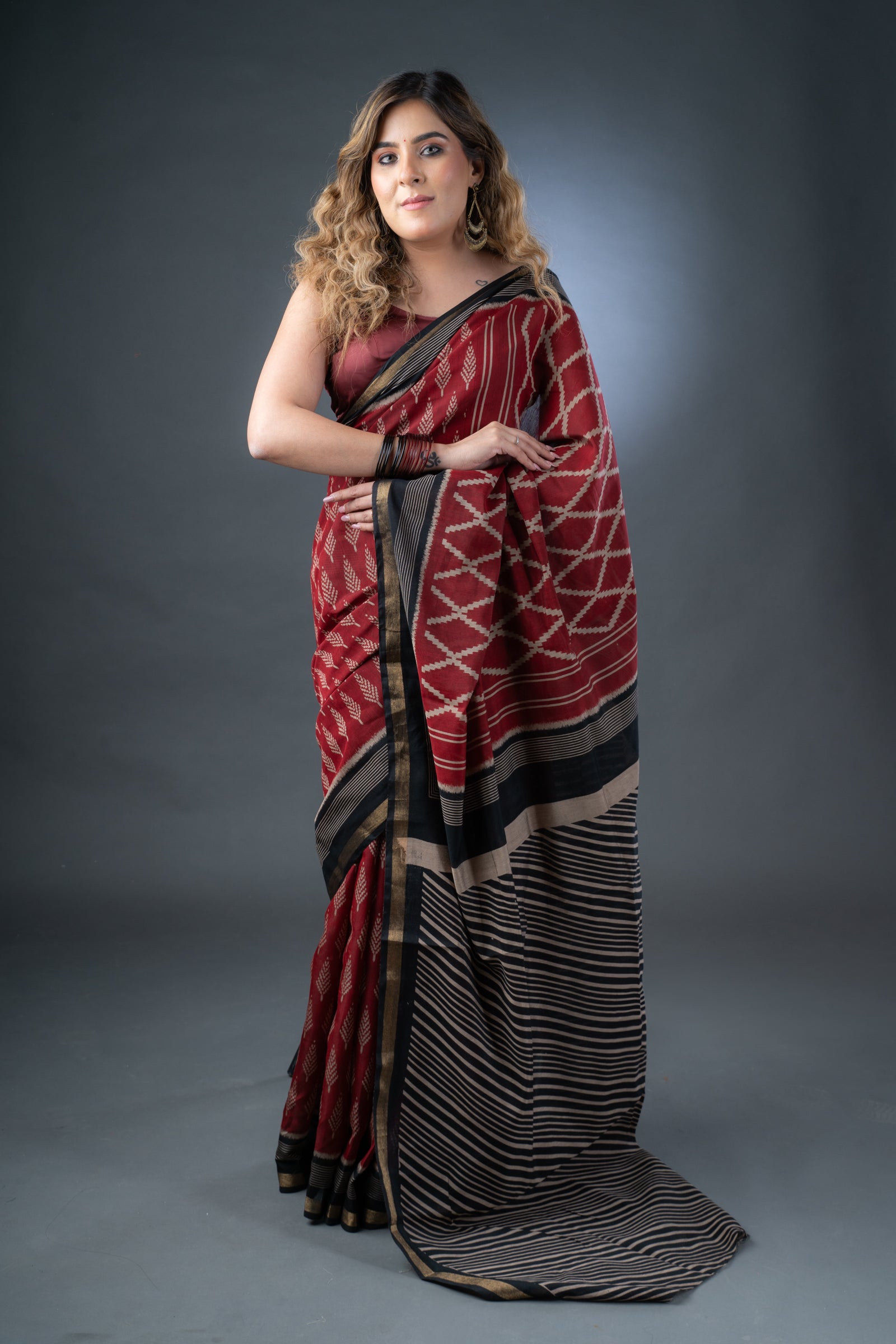 Cultural Essence Maroon and Black Maheshwari Silk Saree