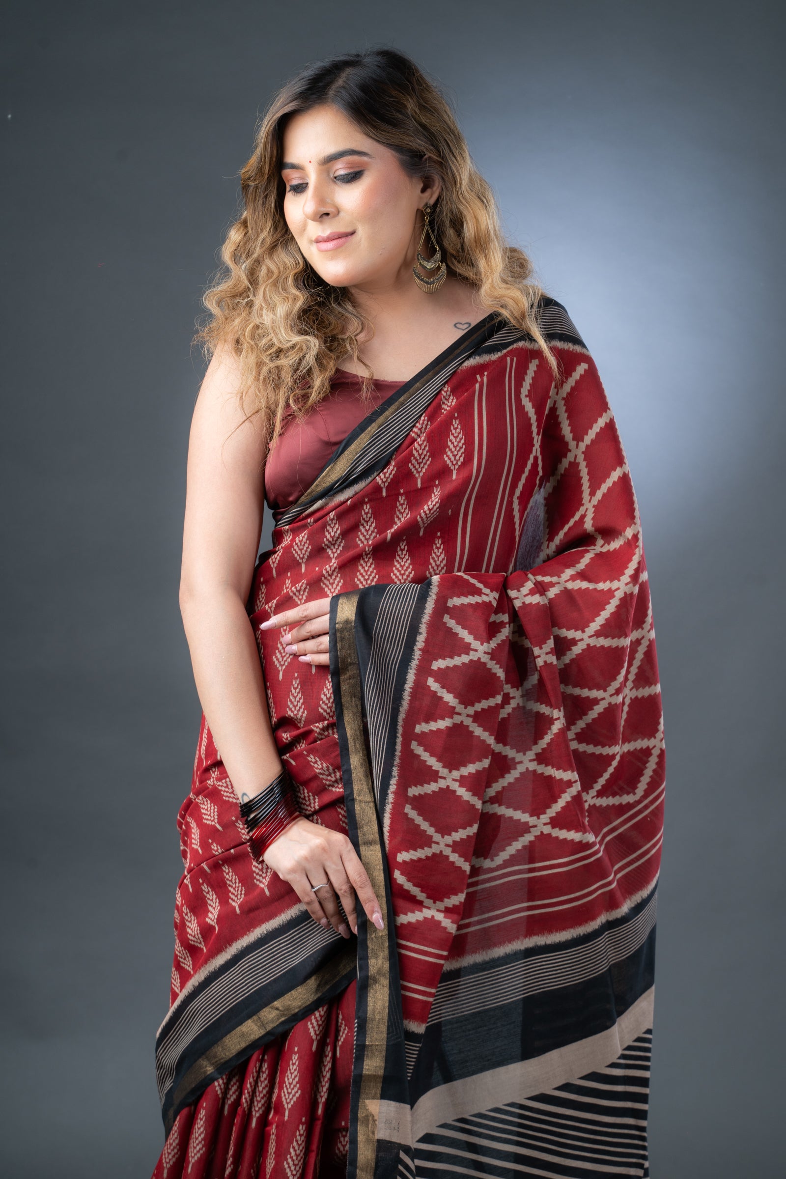 Cultural Essence Maroon and Black Maheshwari Silk Saree