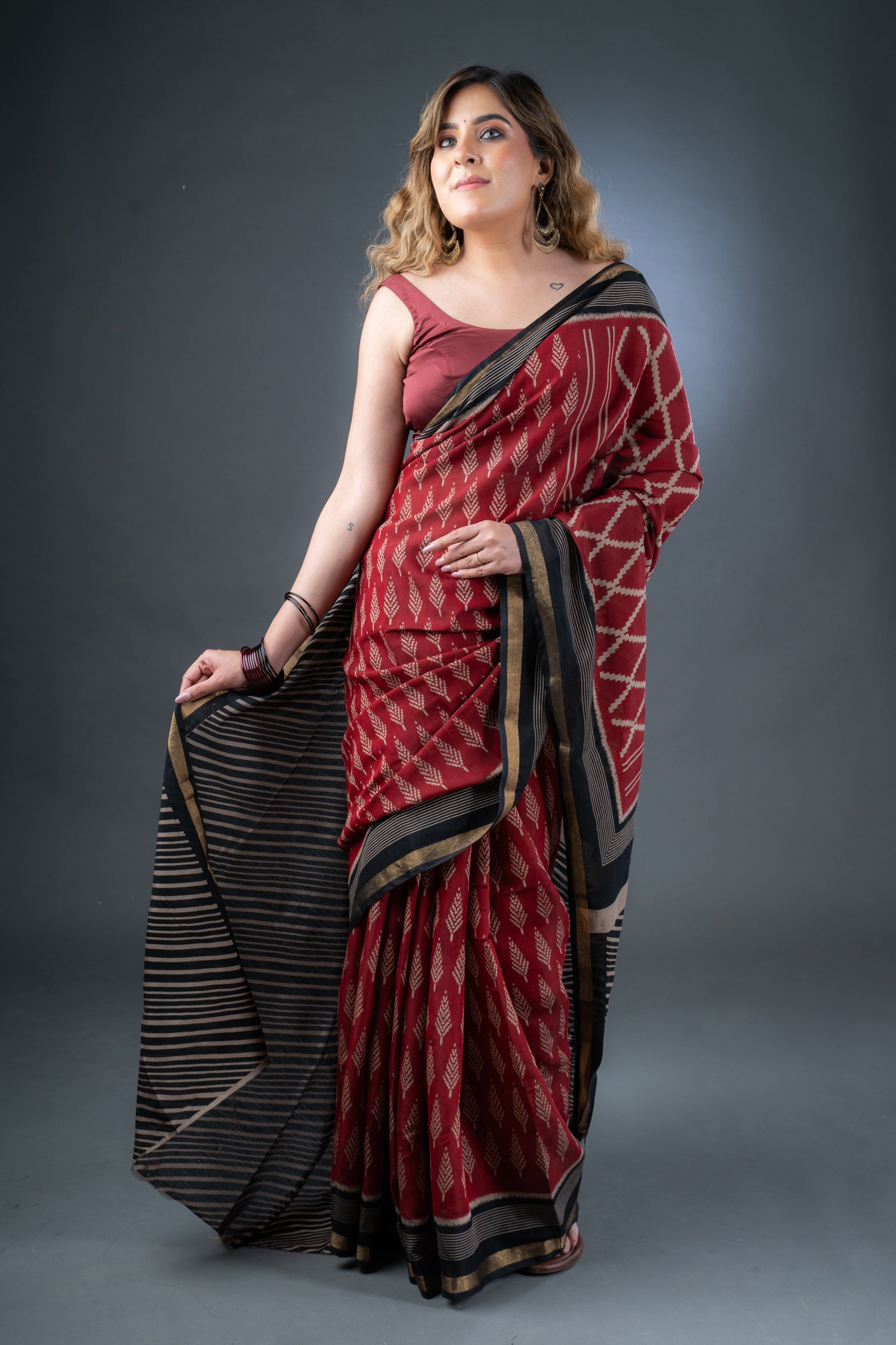 Cultural Essence Maroon and Black Maheshwari Silk Saree