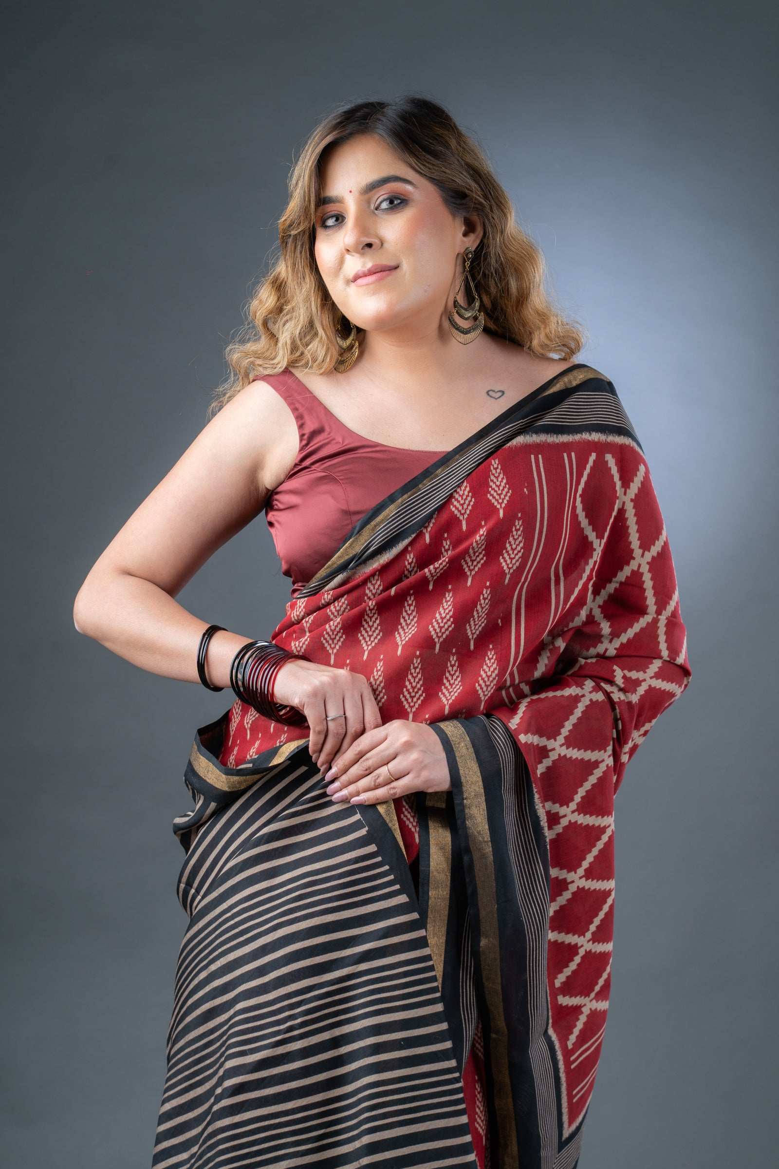 Cultural Essence Maroon and Black Maheshwari Silk Saree