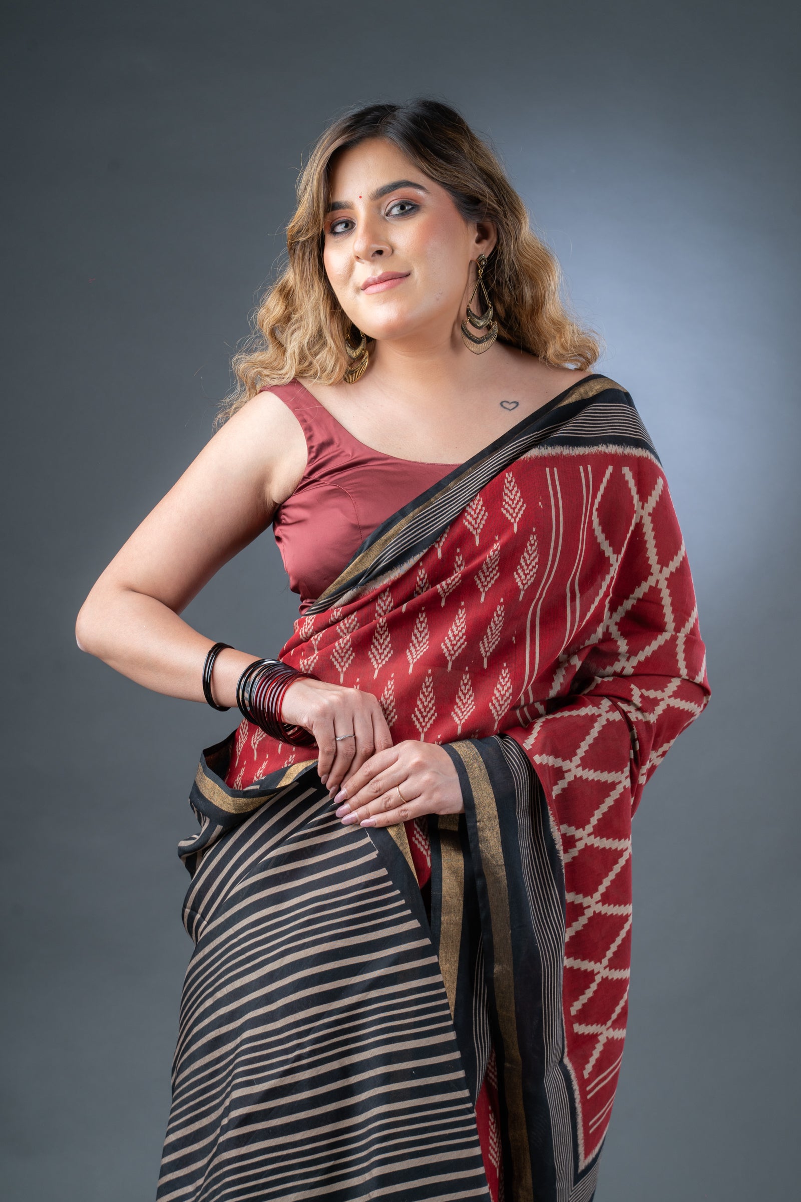 Cultural Essence Maroon and Black Maheshwari Silk Saree