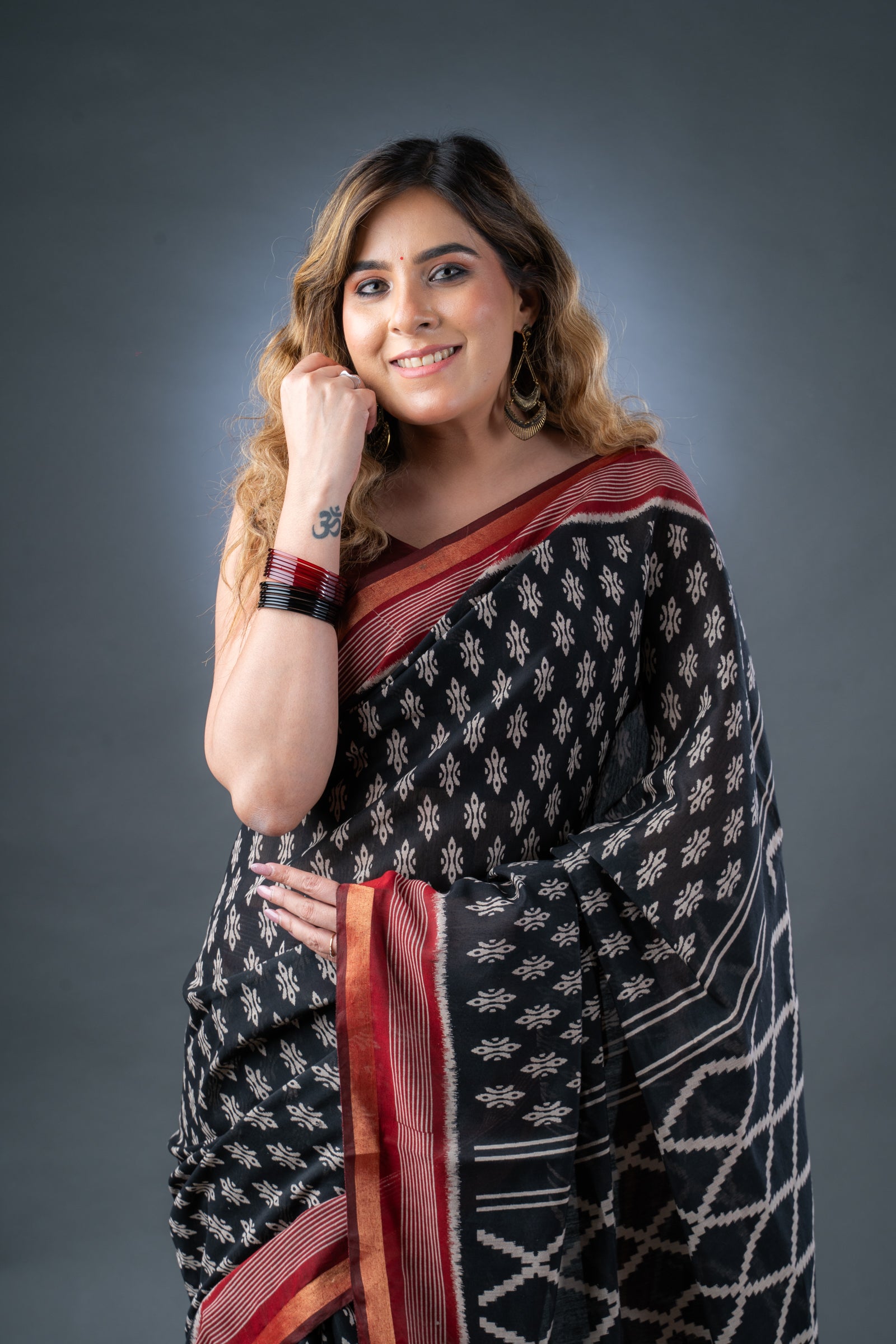 Classic Maheshwari Black and Maroon Silk Saree