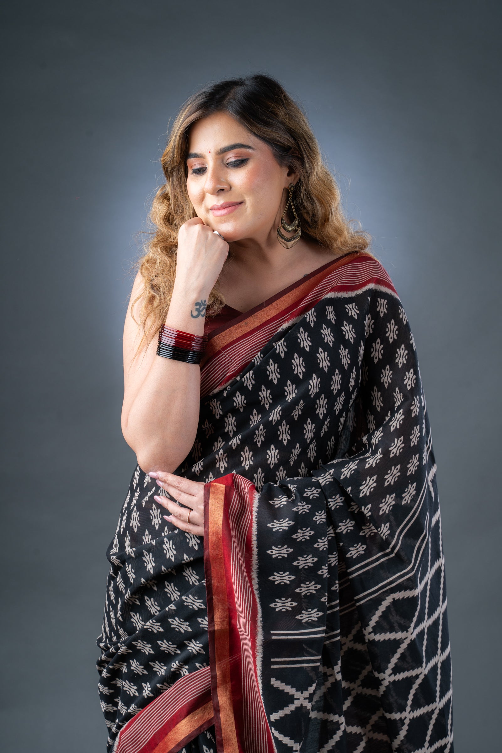 Classic Maheshwari Black and Maroon Silk Saree