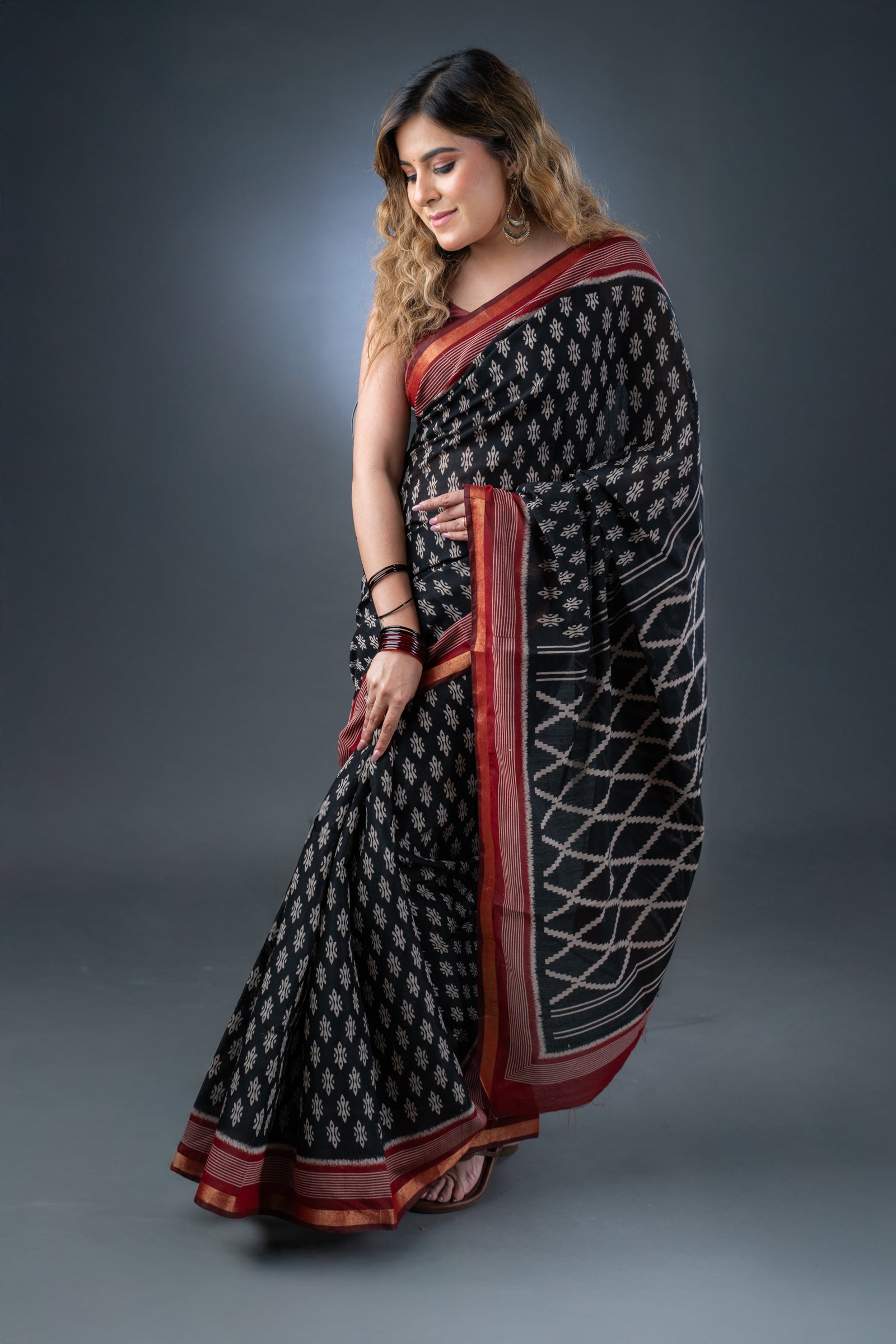 Classic Maheshwari Black and Maroon Silk Saree