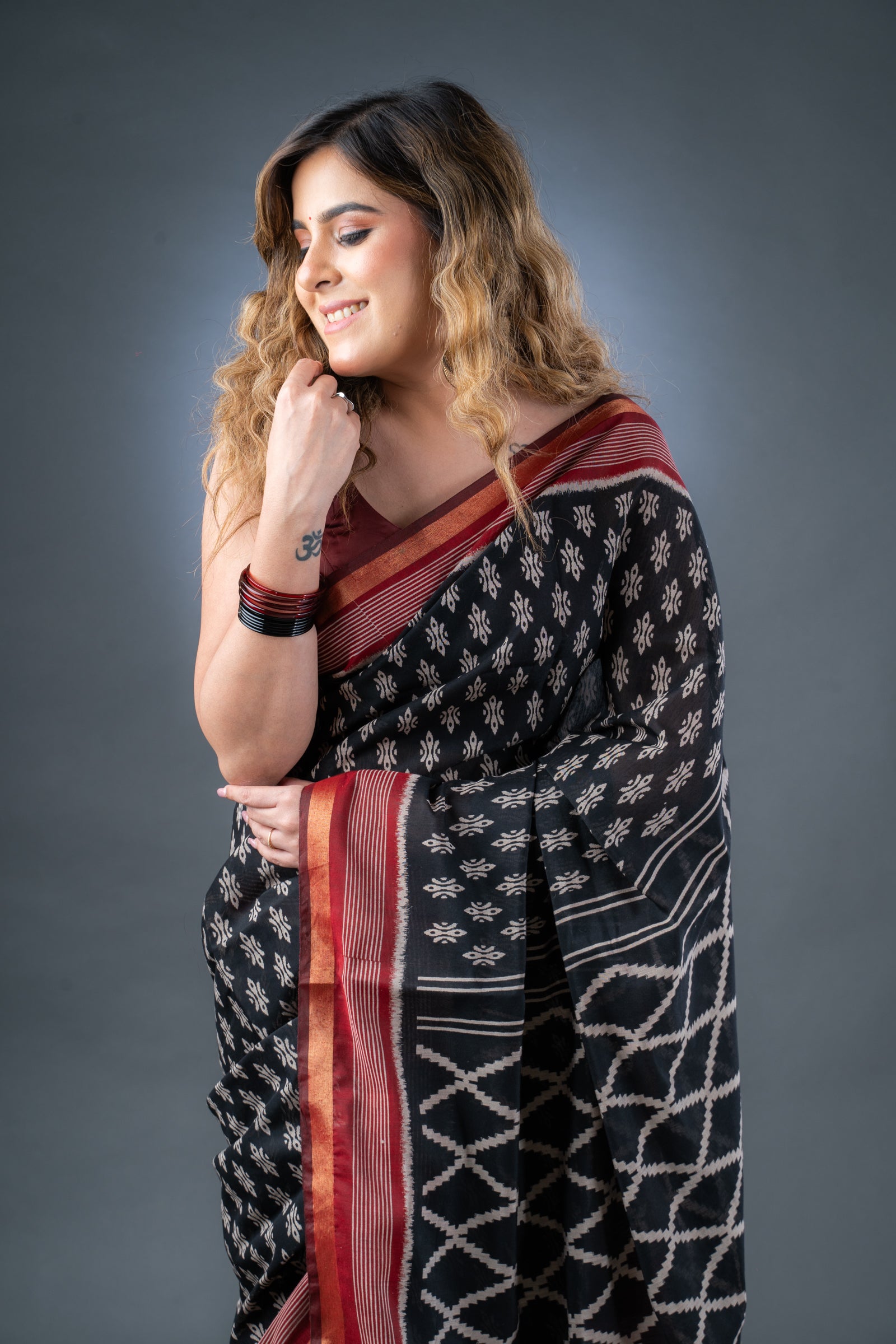 Classic Maheshwari Black and Maroon Silk Saree