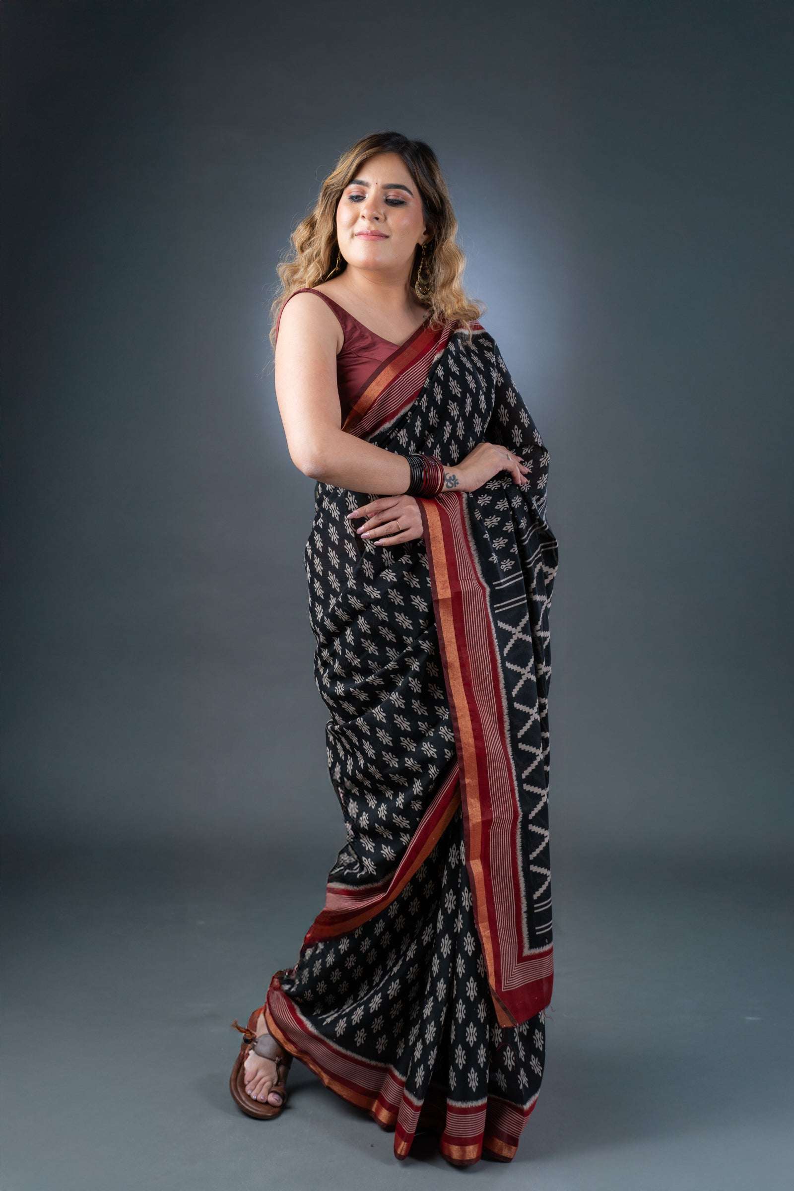 Classic Maheshwari Black and Maroon Silk Saree