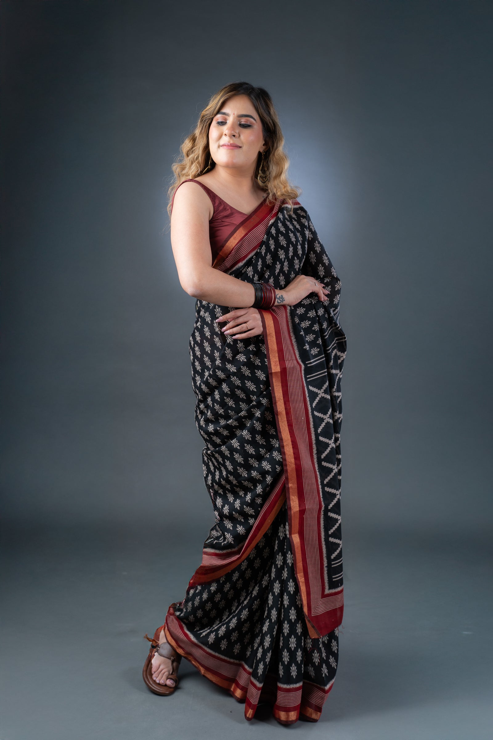 Classic Maheshwari Black and Maroon Silk Saree