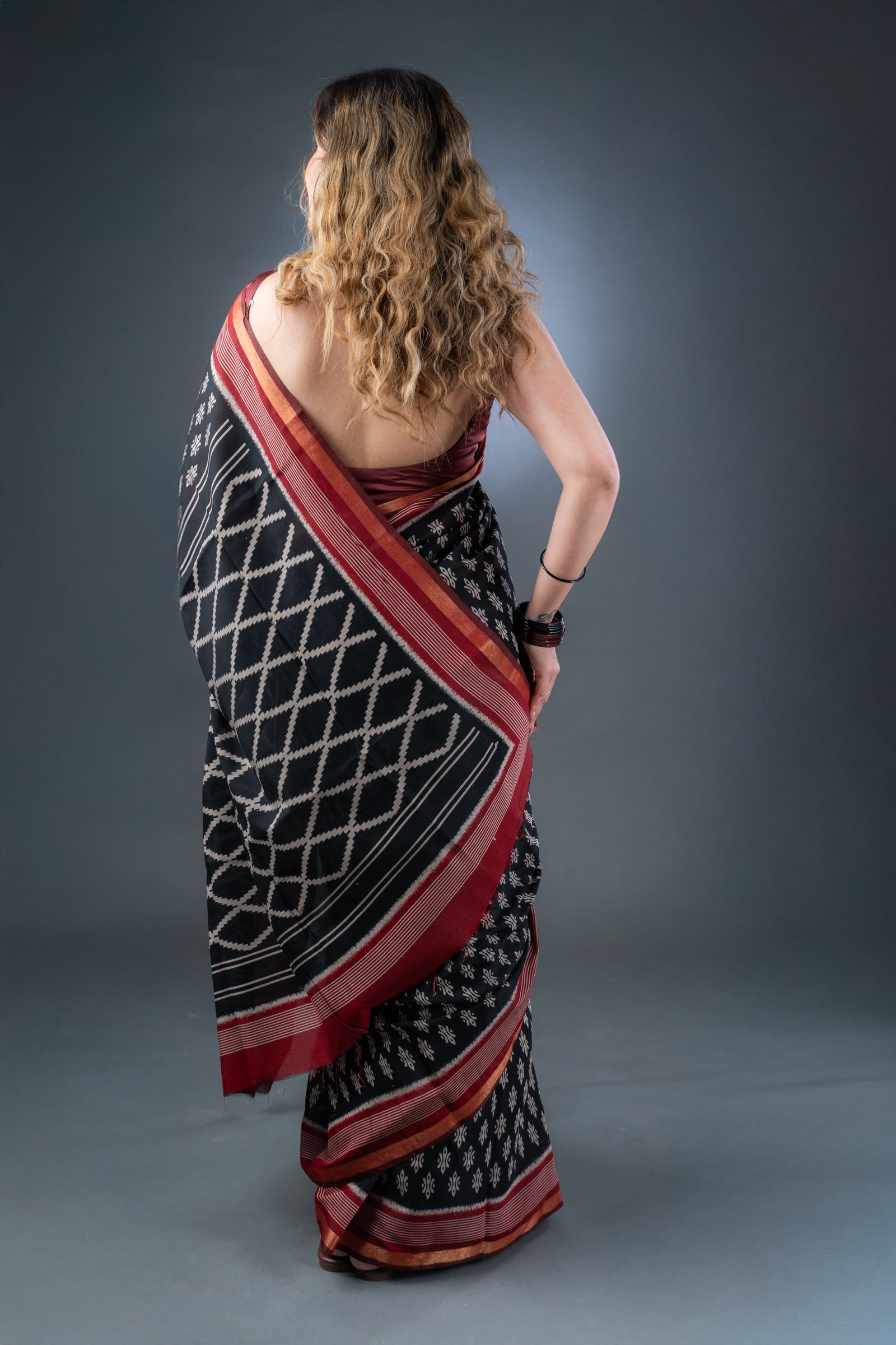 Classic Maheshwari Black and Maroon Silk Saree